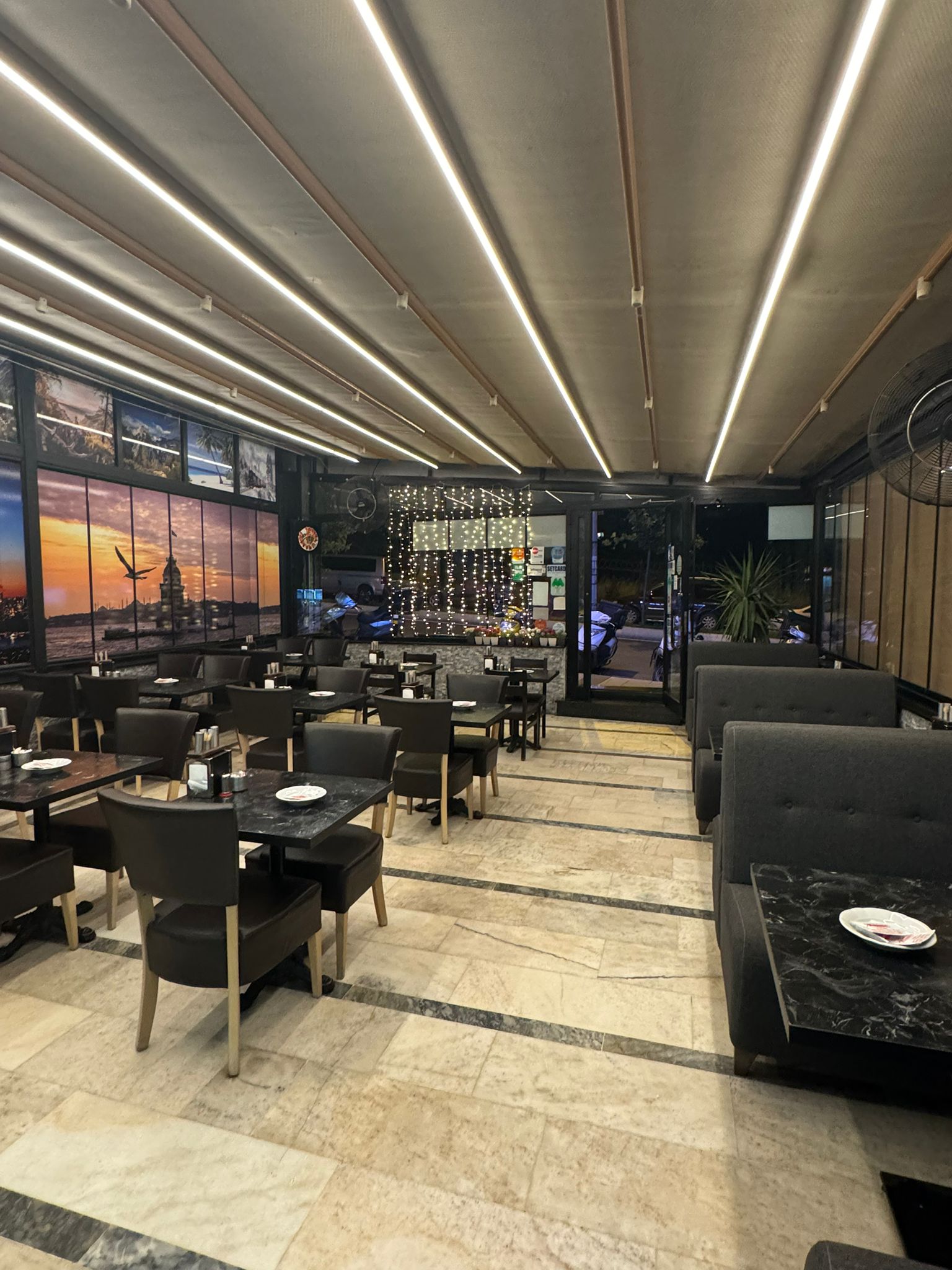 Damla Kebap'ın modern ve şık iç mekanı